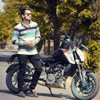 Avinash Avi Searching For Place in Park Street, Mullick Bazar, Beniapukur, Kolkata, West Bengal, India