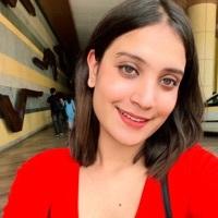 Muskan Krishnani Searching For Place in Delhi, India