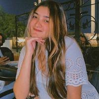 Ritika Gupta Searching For Place in Kolkata, West Bengal, India
