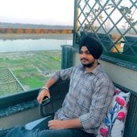 Sidak Kalra Searching For Place in SGTB Khalsa College Ground, Delhi University, Delhi, India