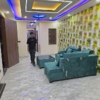 Tejas Searching For Place in Kalkaji, New Delhi, Delhi, India