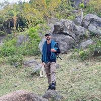 Sunny Searching For Place in Mumbai, Maharashtra, India