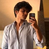 Arib Vinchu Searching For Place in Colaba, Mumbai, Maharashtra, India