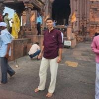 Shiv Dwivedi Searching For Place in New Market, STT Nagar, TT Nagar, Bhopal, Madhya Pradesh, India